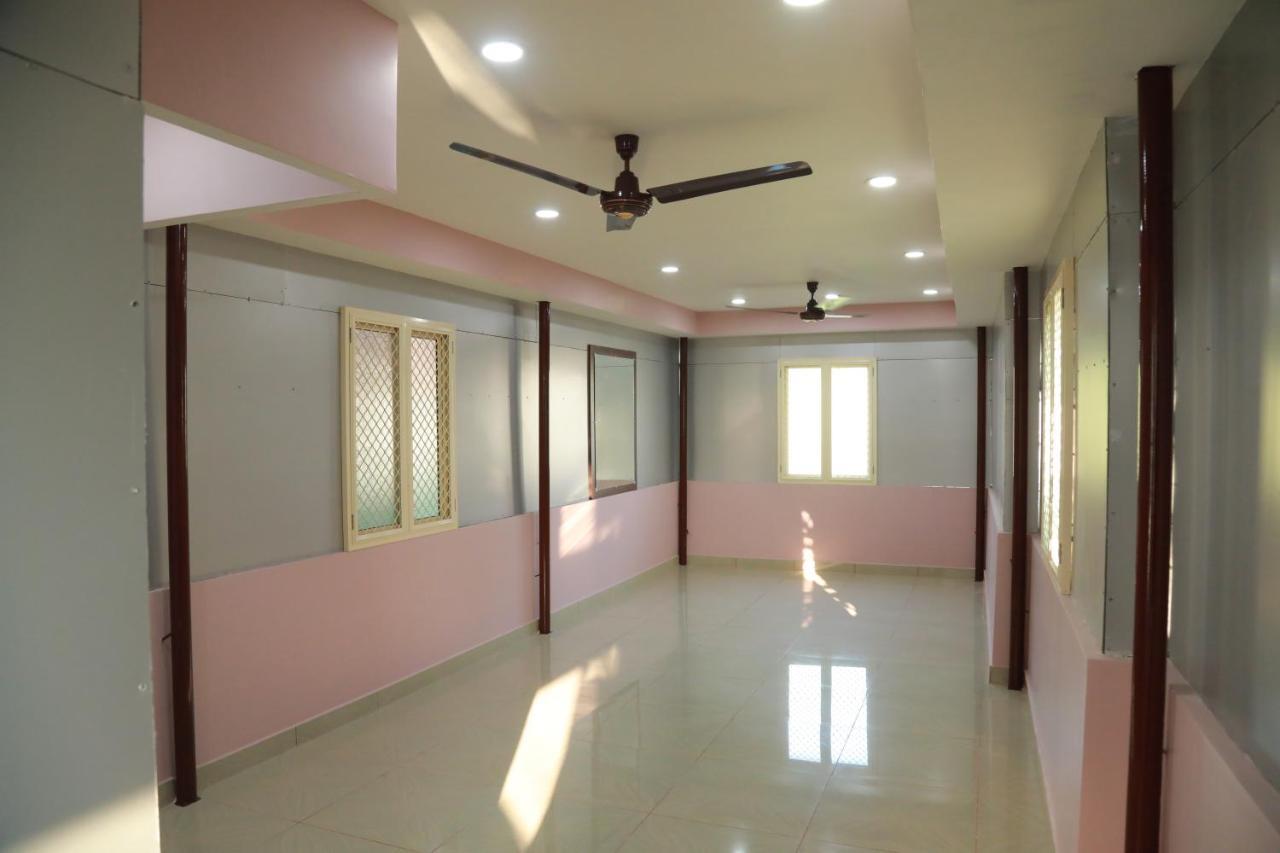 Sivaranjini Tourist Villa กูรูวาเยอร์ ภายนอก รูปภาพ