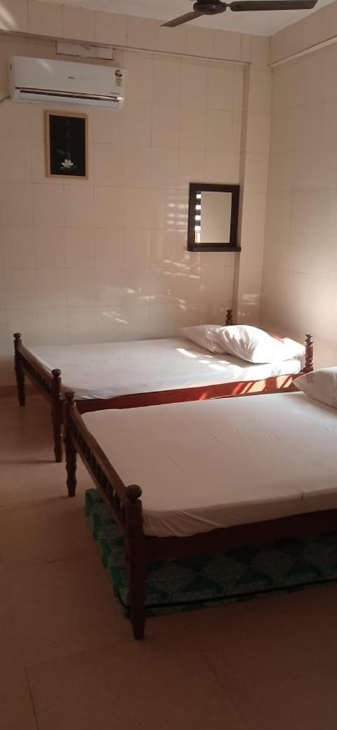 Sivaranjini Tourist Villa กูรูวาเยอร์ ภายนอก รูปภาพ